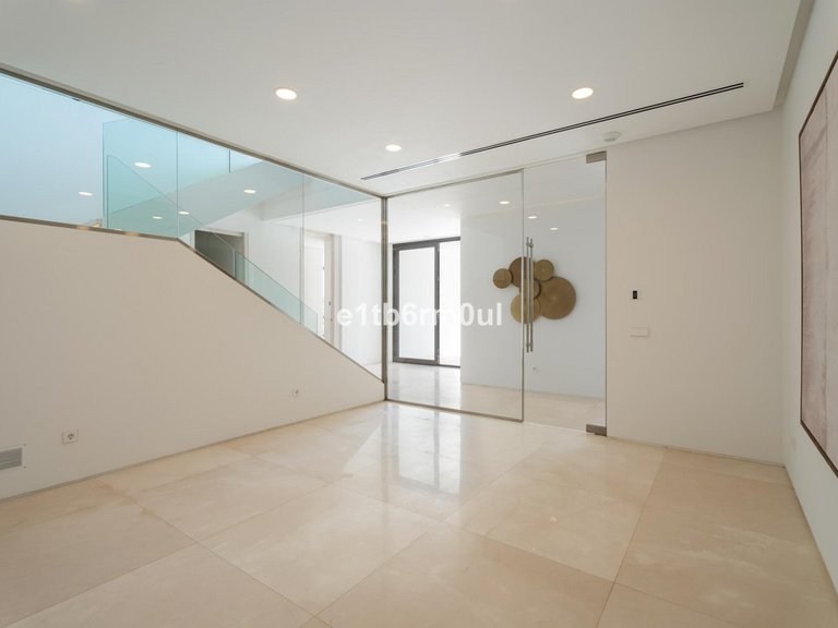 Villa for Sale in La Quinta, Malaga 54