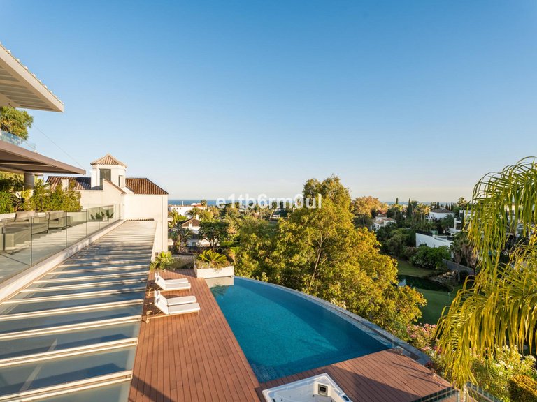 Villa for Sale in La Quinta, Malaga 55