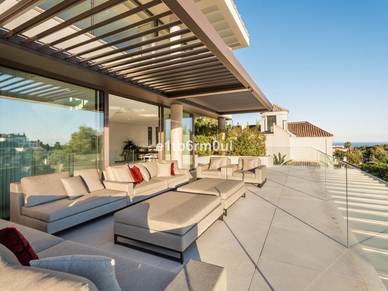 Villa for Sale in La Quinta, Malaga 6