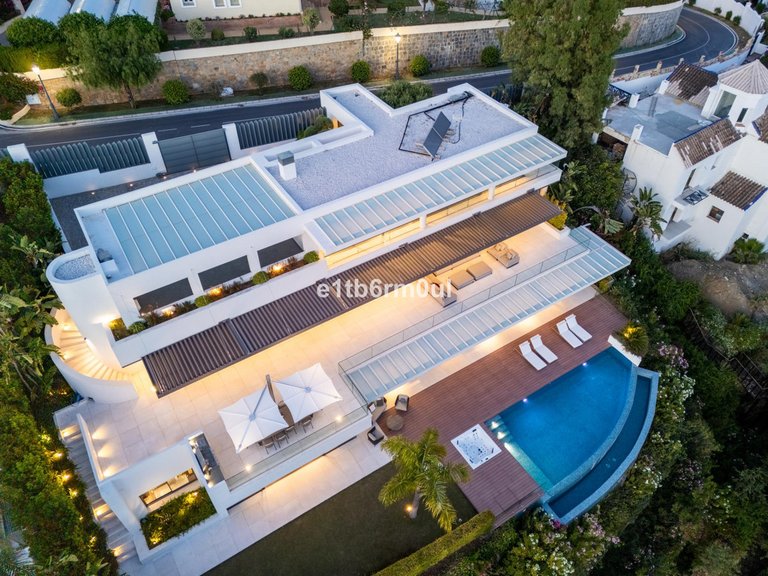 Villa for Sale in La Quinta, Malaga 7