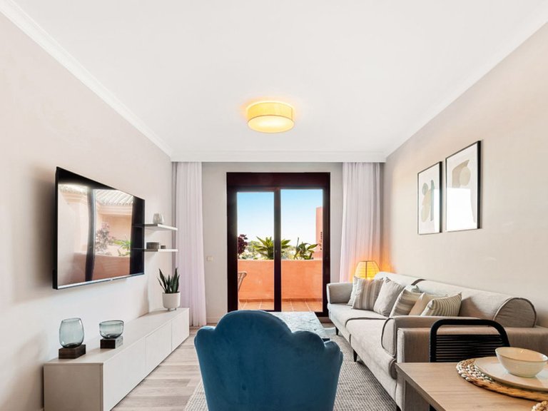 Apartment for Sale in El Paraiso, Malaga 1