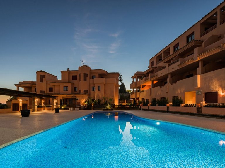 Apartment for Sale in El Paraiso, Malaga 15