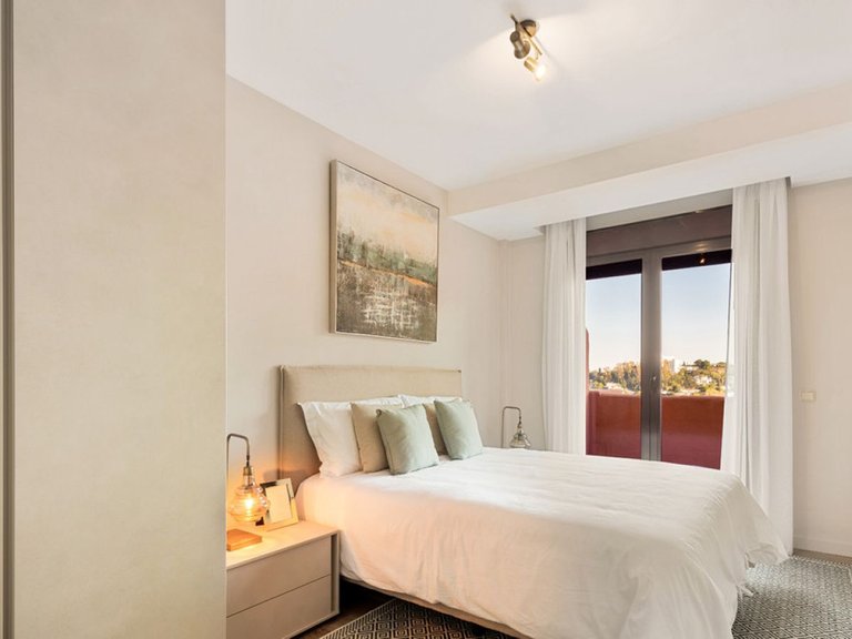 Apartment for Sale in El Paraiso, Malaga 7