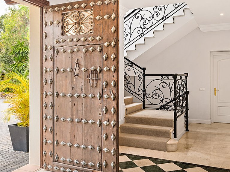 Villa for Sale in Nueva Andalucía, Malaga 10