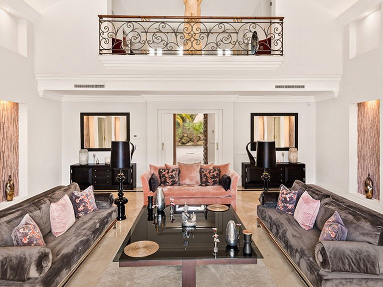 Villa for Sale in Nueva Andalucía, Malaga 11