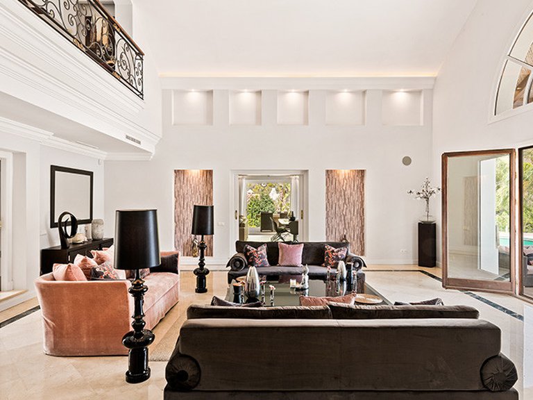 Villa for Sale in Nueva Andalucía, Malaga 12