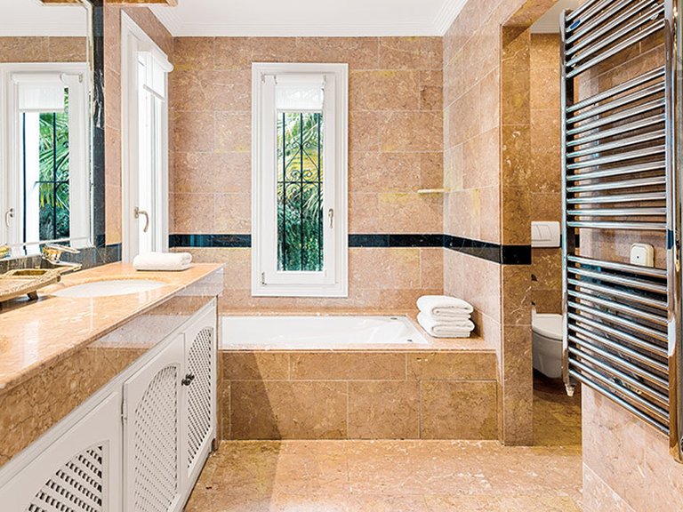 Villa for Sale in Nueva Andalucía, Malaga 19