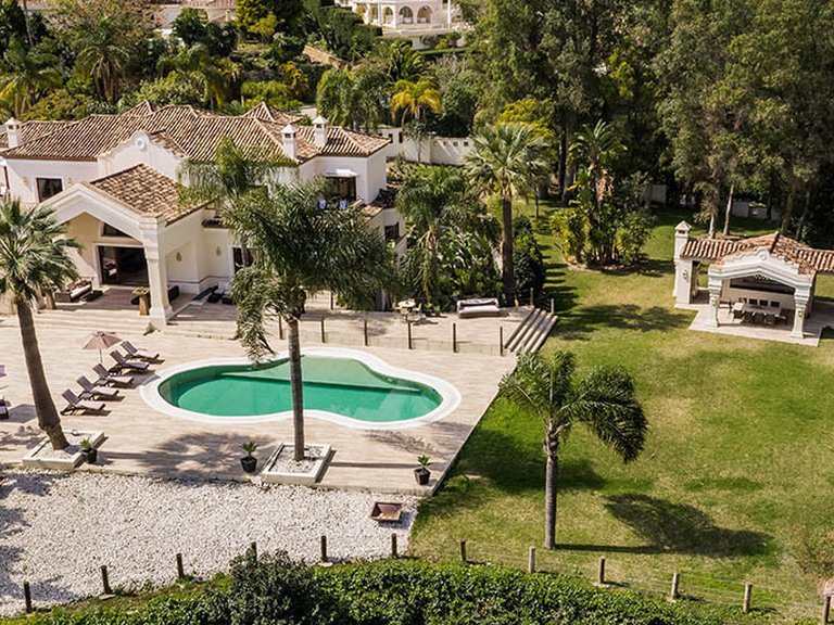 Villa for Sale in Nueva Andalucía, Malaga 2