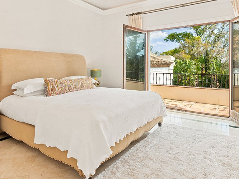 Villa for Sale in Nueva Andalucía, Malaga 23