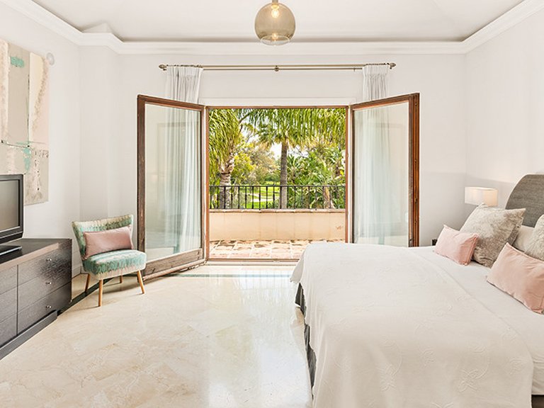 Villa for Sale in Nueva Andalucía, Malaga 25