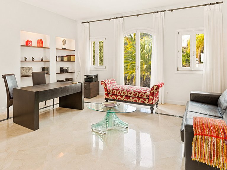 Villa for Sale in Nueva Andalucía, Malaga 27