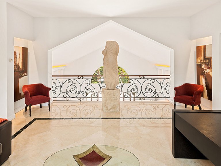 Villa for Sale in Nueva Andalucía, Malaga 28