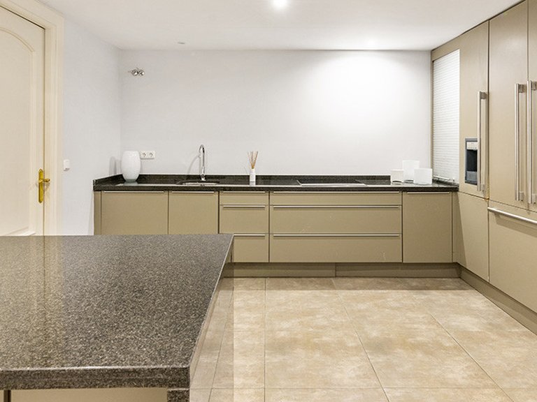 Villa for Sale in Nueva Andalucía, Malaga 34