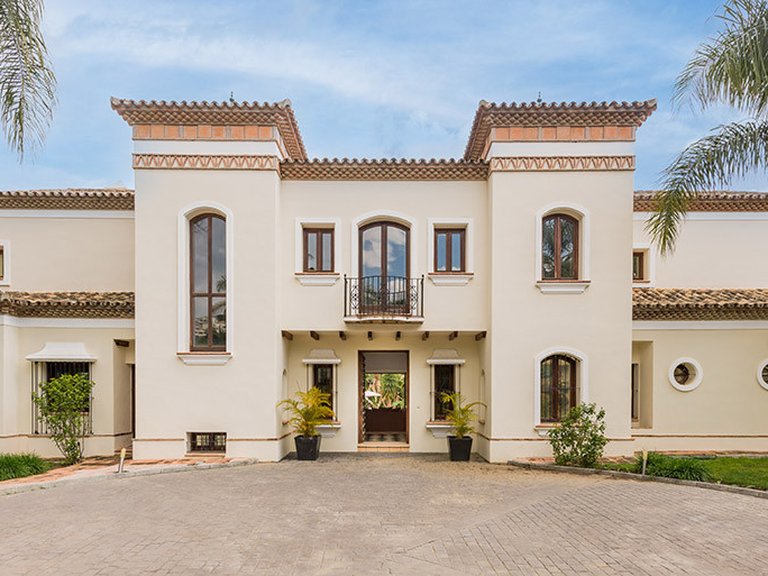 Villa for Sale in Nueva Andalucía, Malaga 7