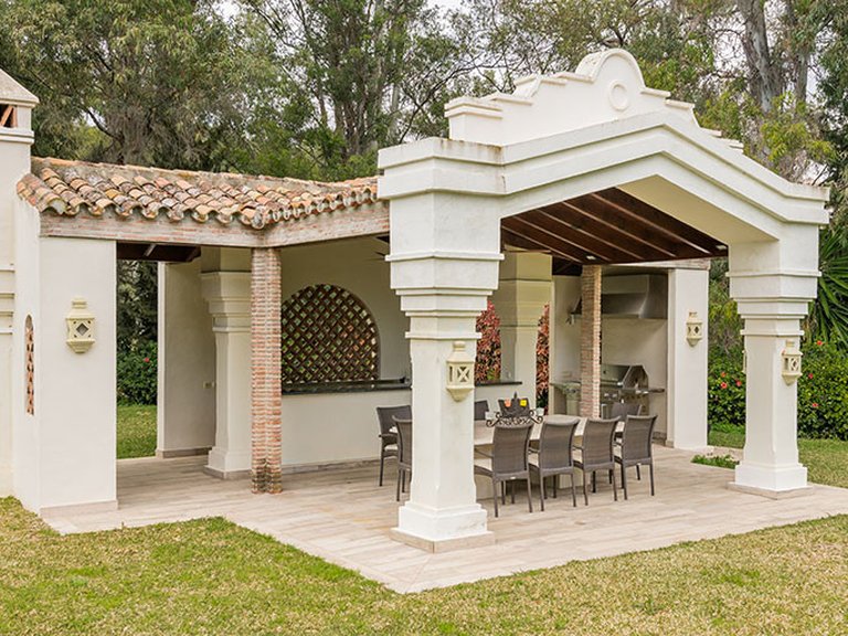 Villa for Sale in Nueva Andalucía, Malaga 8