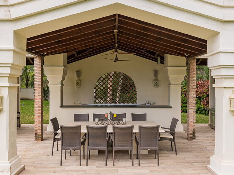 Villa for Sale in Nueva Andalucía, Malaga 9
