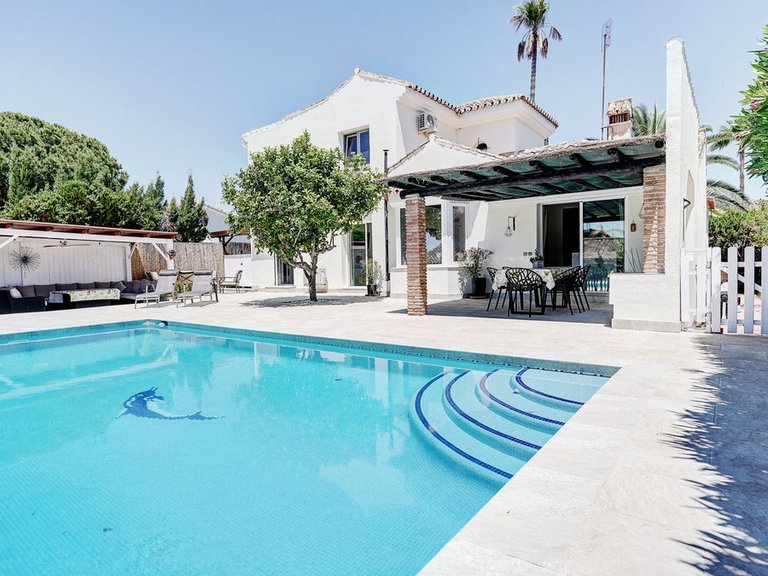 Villa for Sale in Calahonda, Malaga 1