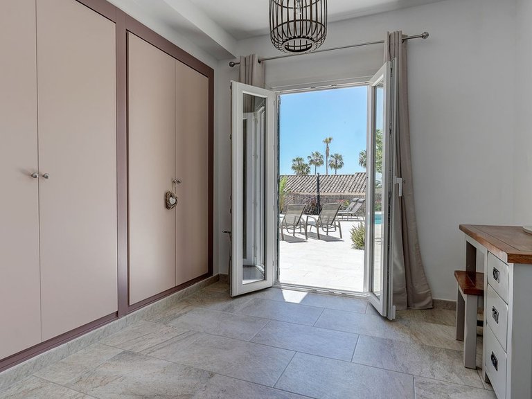 Villa for Sale in Calahonda, Malaga 16