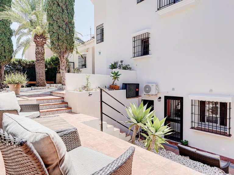 Villa for Sale in Calahonda, Malaga 28