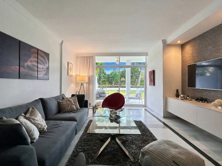 Apartment for Sale in Puerto Banús, Malaga 2