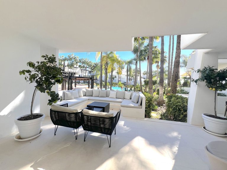 Apartment for Sale in The Golden Mile, Malaga 1