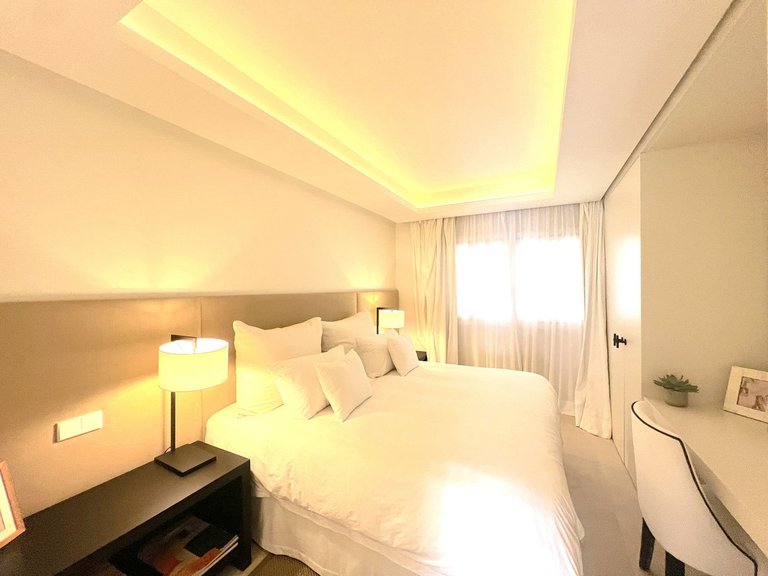 Apartment for Sale in The Golden Mile, Malaga 10