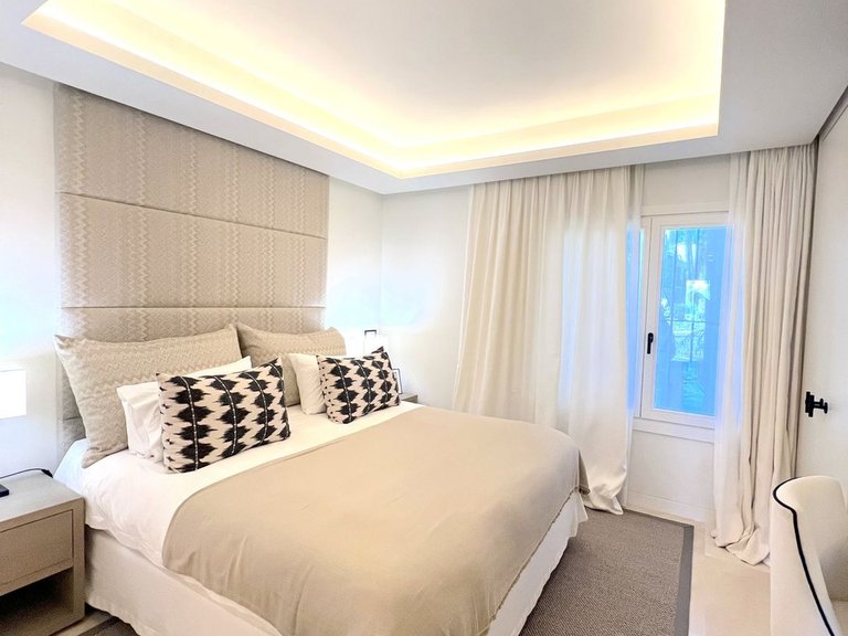 Apartment for Sale in The Golden Mile, Malaga 12