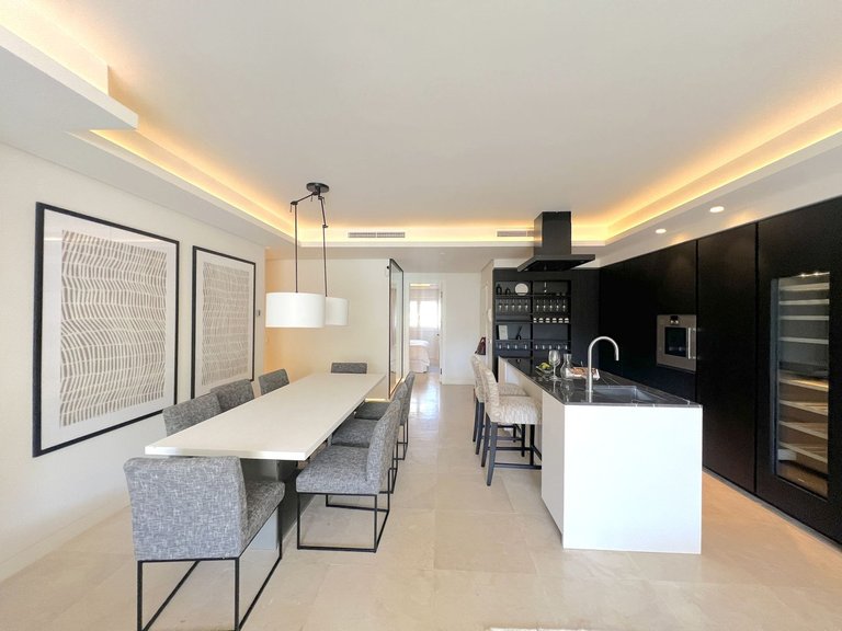 Apartment for Sale in The Golden Mile, Malaga 15
