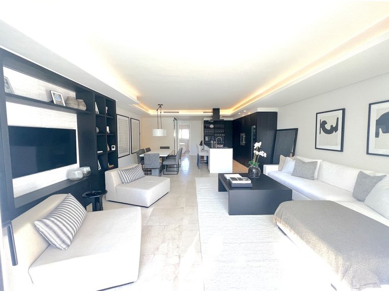Apartment for Sale in The Golden Mile, Malaga 2