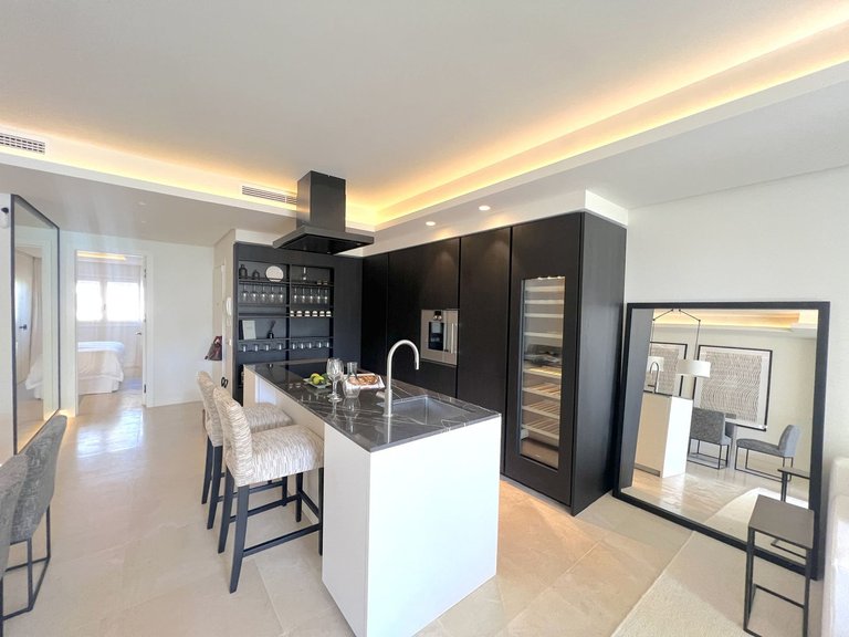 Apartment for Sale in The Golden Mile, Malaga 4