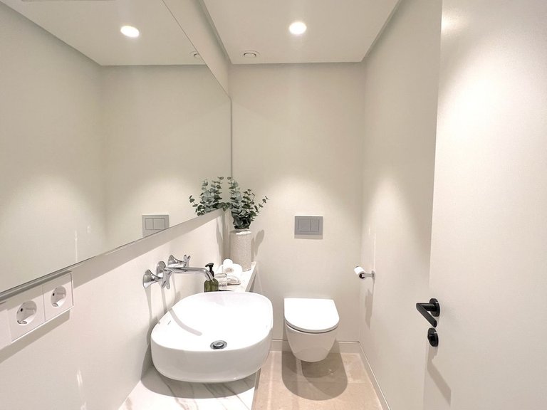 Apartment for Sale in The Golden Mile, Malaga 5