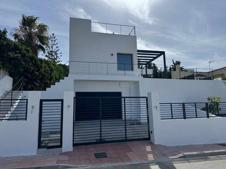 Villa for Sale in Valle Romano, Malaga 1