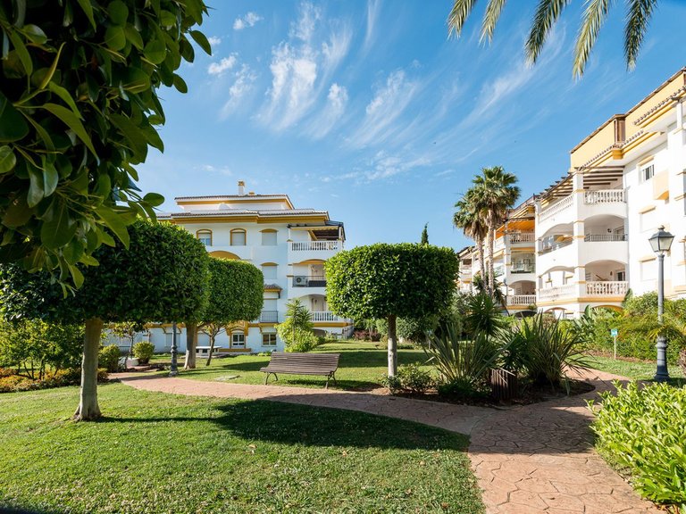 Apartment for Sale in Nueva Andalucía, Malaga 18
