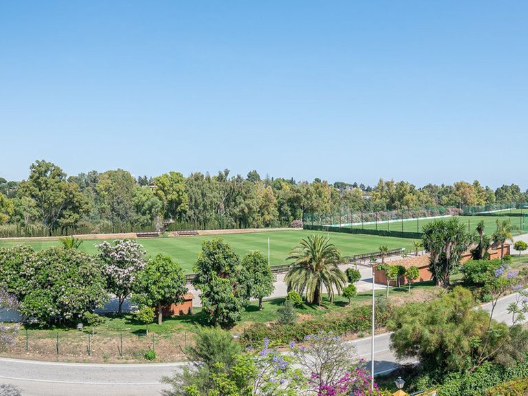 Apartment for Sale in Nueva Andalucía, Malaga 19