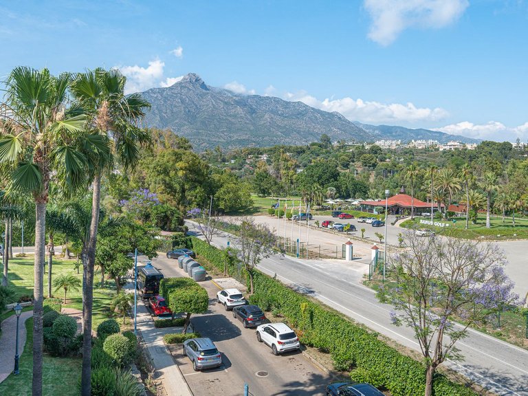 Apartment for Sale in Nueva Andalucía, Malaga 20