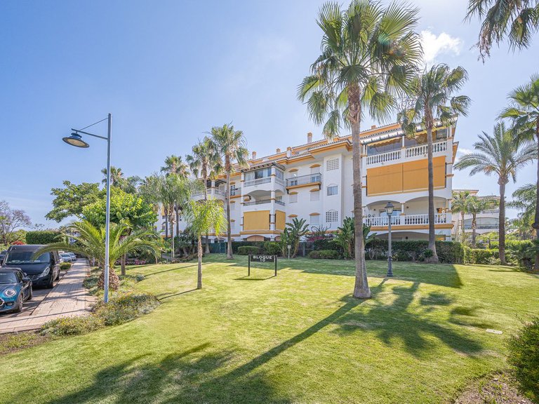 Apartment for Sale in Nueva Andalucía, Malaga 21
