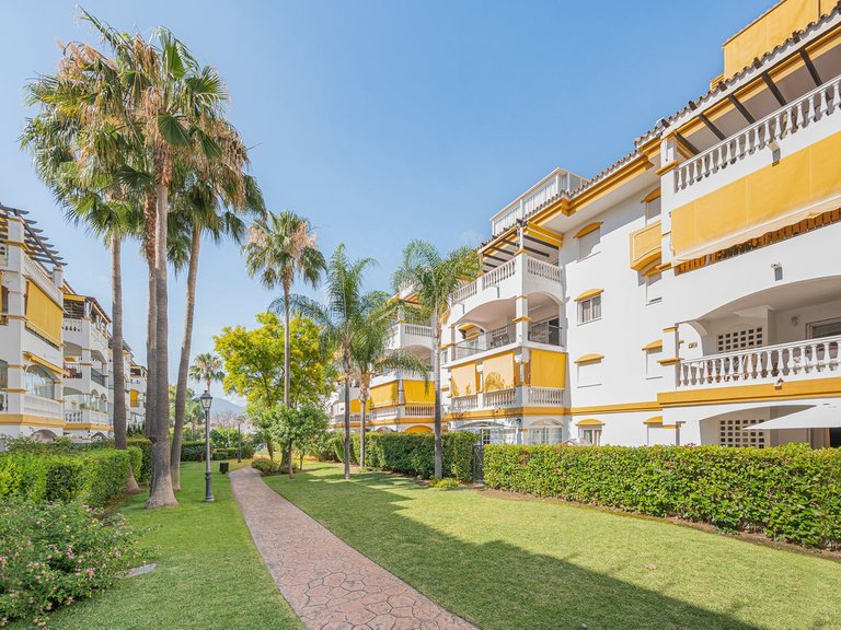 Apartment for Sale in Nueva Andalucía, Malaga 23