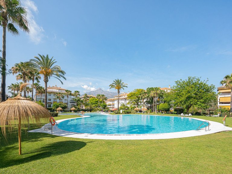 Apartment for Sale in Nueva Andalucía, Malaga 24