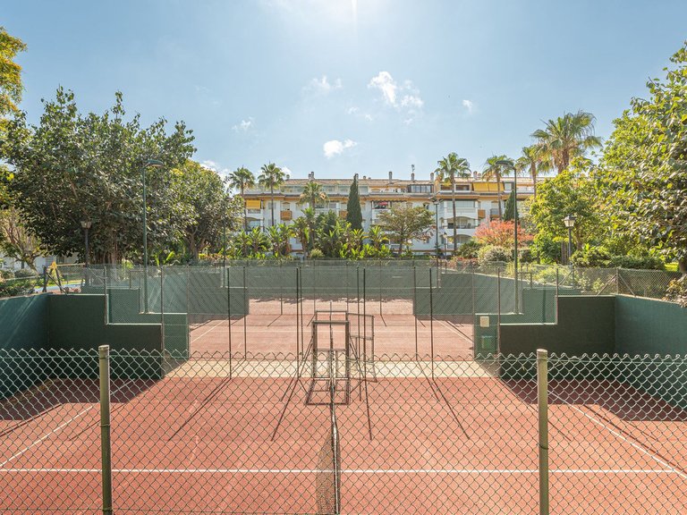Apartment for Sale in Nueva Andalucía, Malaga 27
