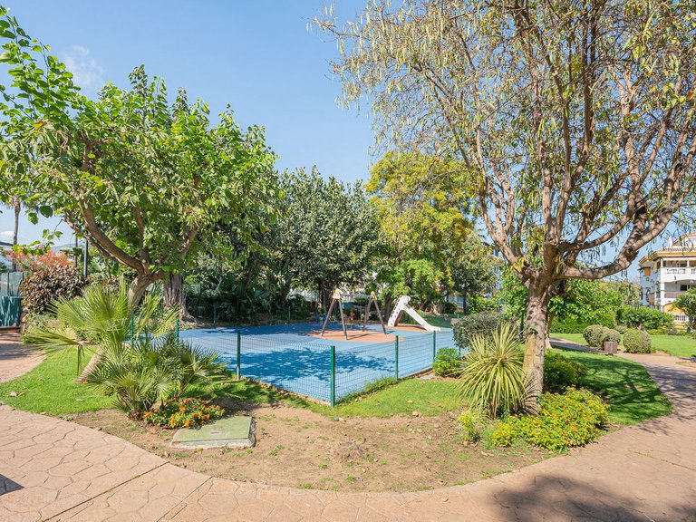 Apartment for Sale in Nueva Andalucía, Malaga 28