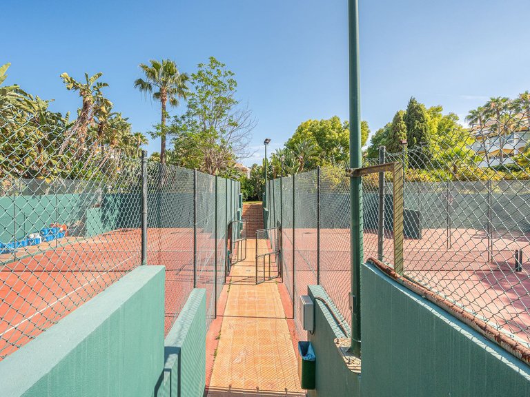 Apartment for Sale in Nueva Andalucía, Malaga 31