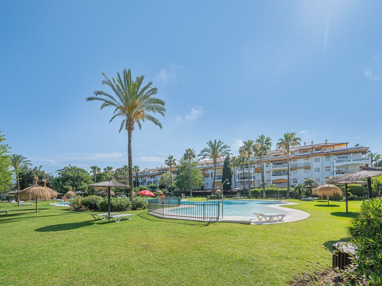 Apartment for Sale in Nueva Andalucía, Malaga 32