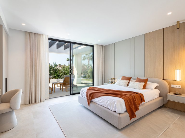 Villa for Sale in Nueva Andalucía, Malaga 38