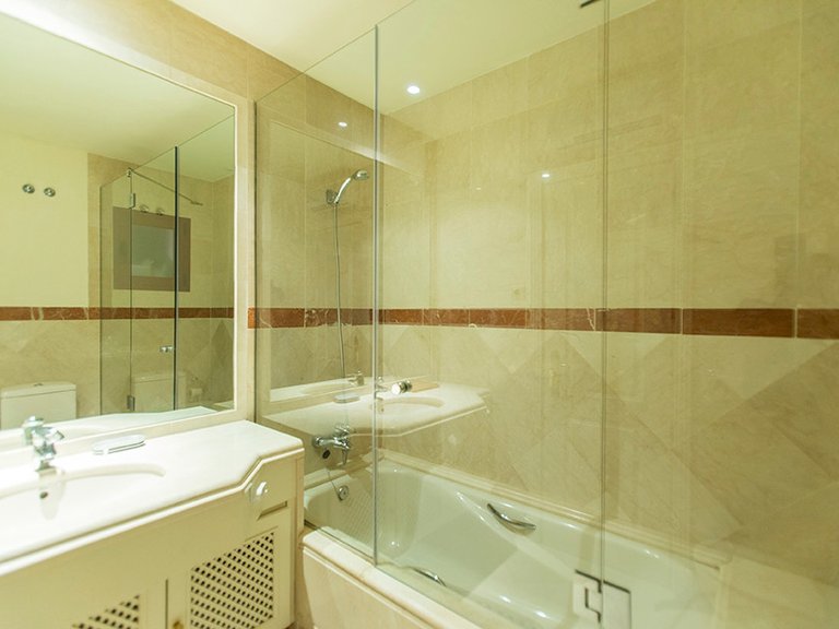 Apartment for Sale in Marbella, Malaga 10