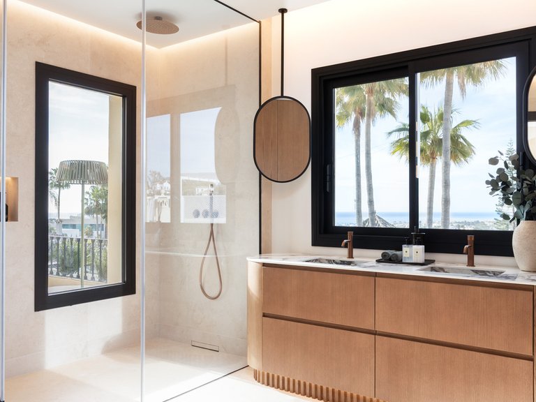Villa for Sale in La Quinta, Malaga 16