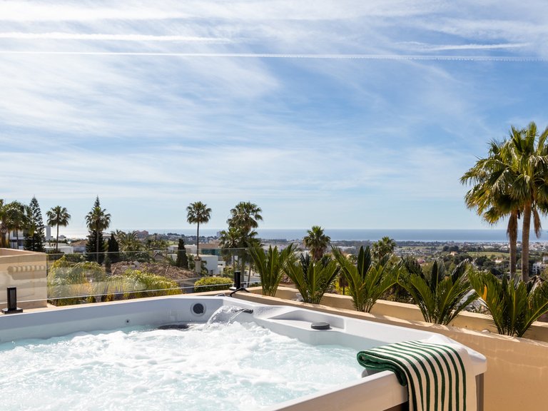 Villa for Sale in La Quinta, Malaga 2