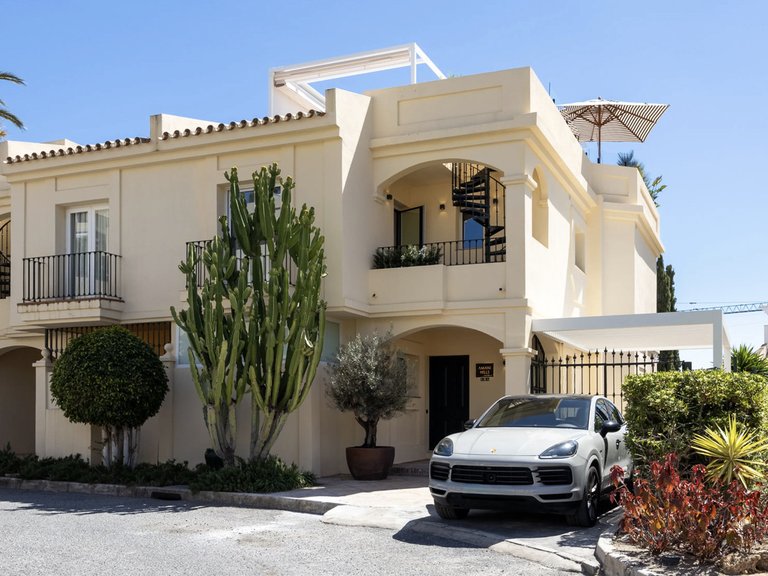 Villa for Sale in La Quinta, Malaga 36
