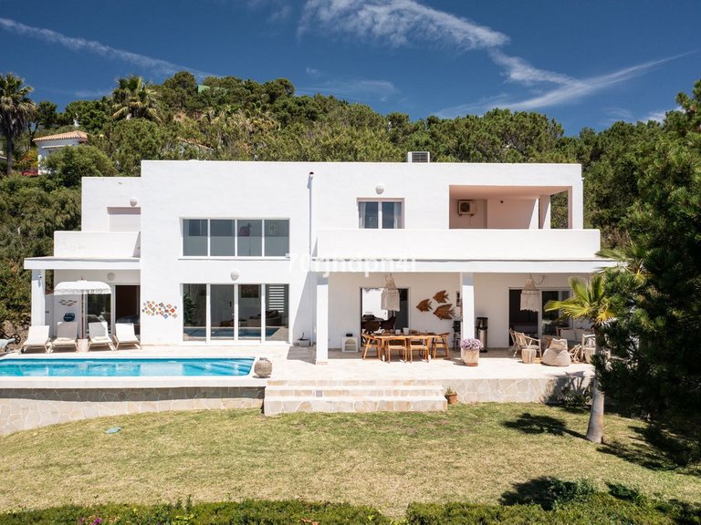 Villa for Sale in Estepona, Malaga 1