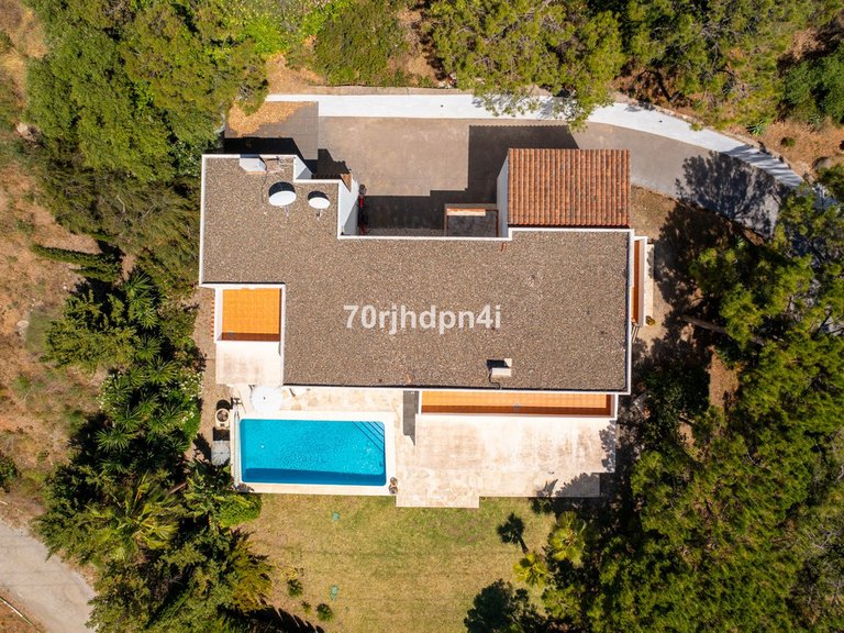 Villa for Sale in Estepona, Malaga 10