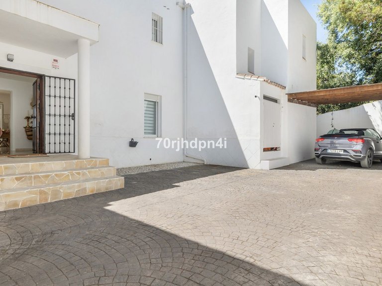 Villa for Sale in Estepona, Malaga 26